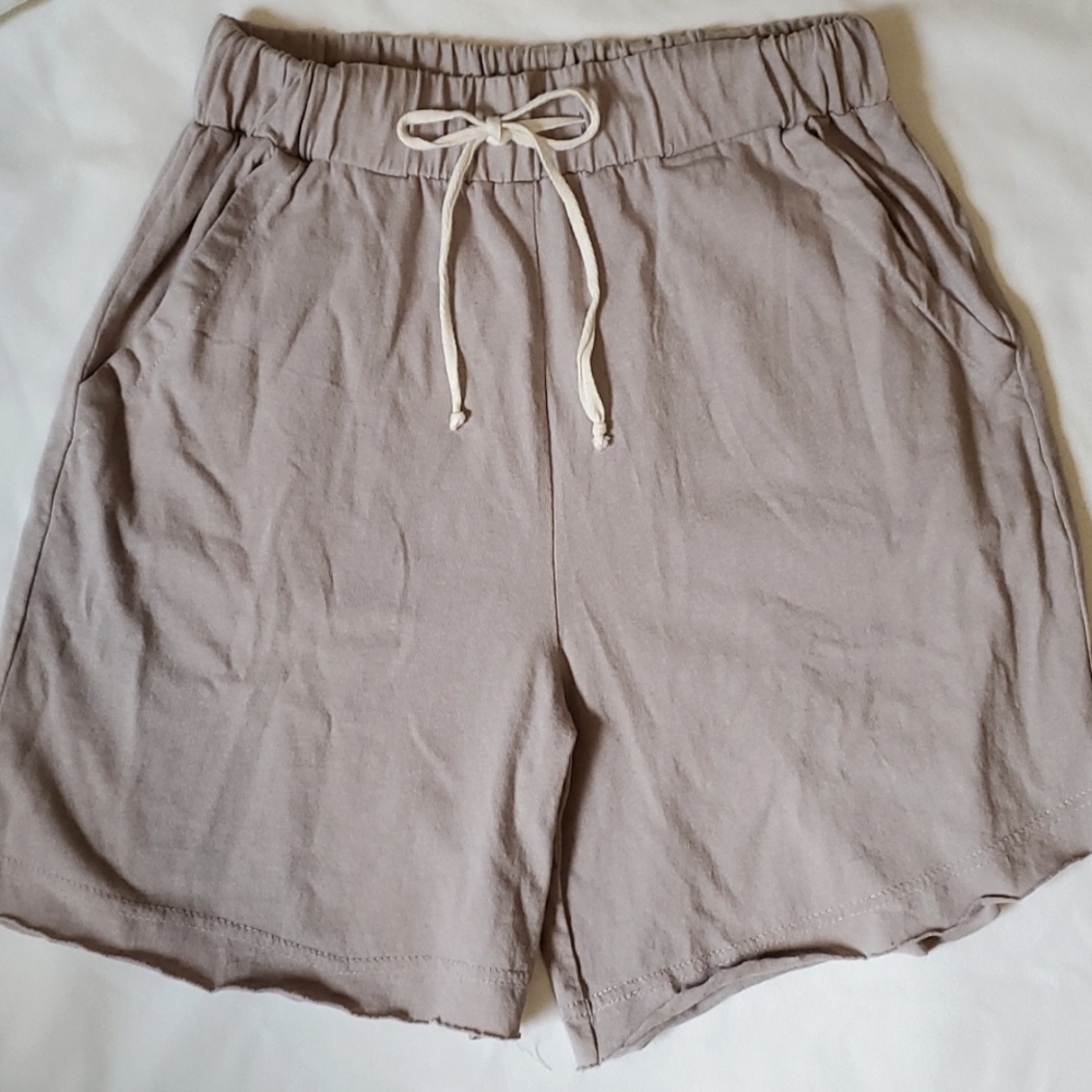 Women's elastic waste cotton shorts size small.